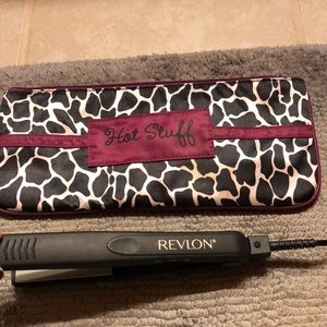 *FINAL PRICE* Revlon Hair Straightener w/ case
